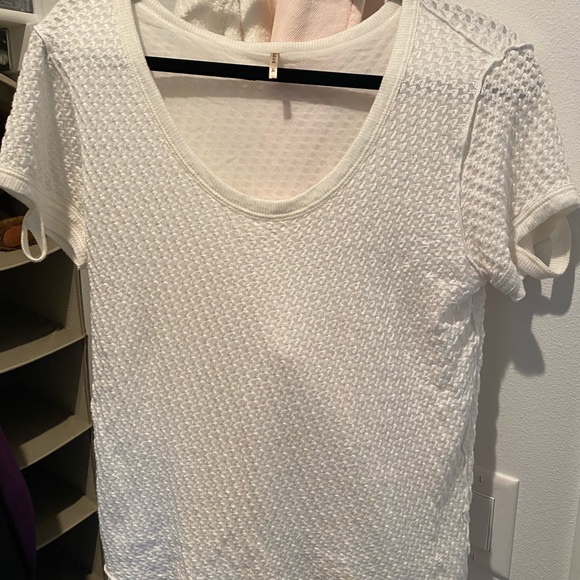 Cream colored Pete brand short sleeve tshirt. - Picture 1 of 7